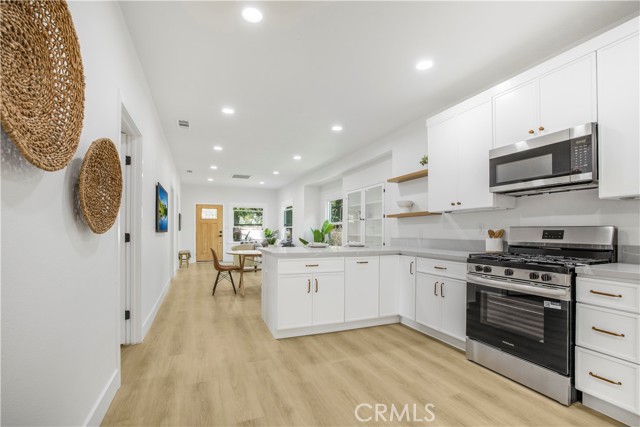 1270 W 19th Street, Long Beach CA: https://media.crmls.org/medias/3012160d-f037-4c6a-9a98-989d7e2ae8ac.jpg