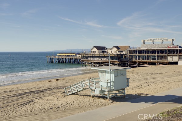 565 Esplanade, Redondo Beach, California 90277, 1 Bedroom Bedrooms, ,Residential,Sold,Esplanade,SB21248131