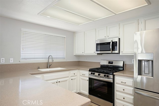 Detail Gallery Image 3 of 18 For 39576 Crystal Lake Ct, Murrieta,  CA 92562 - 4 Beds | 3 Baths