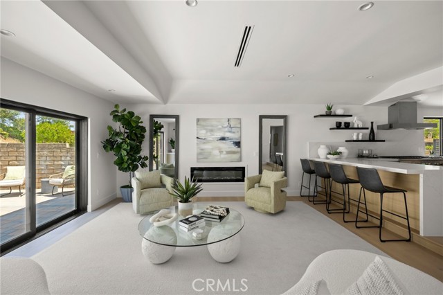 Detail Gallery Image 9 of 27 For 5100 Orrville Ave, Woodland Hills,  CA 91367 - 4 Beds | 3 Baths