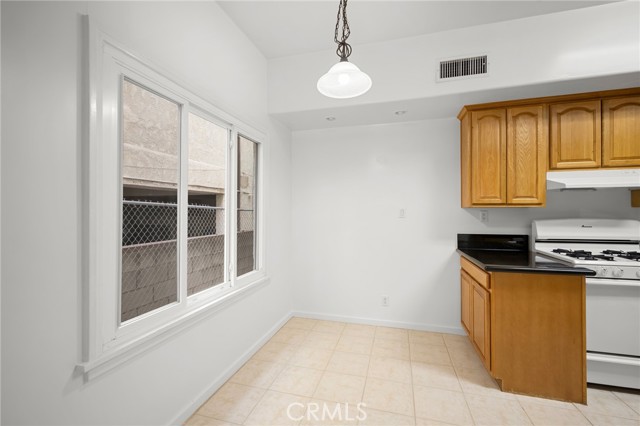 Detail Gallery Image 7 of 16 For 218 216 E Windsor Rd #1,  Glendale,  CA 91205 - 2 Beds | 1 Baths