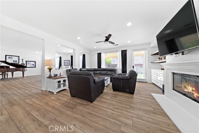 786 Suncup Circle, Hemet CA: https://media.crmls.org/medias/3014928a-70b8-4298-beb3-fb39493d9019.jpg