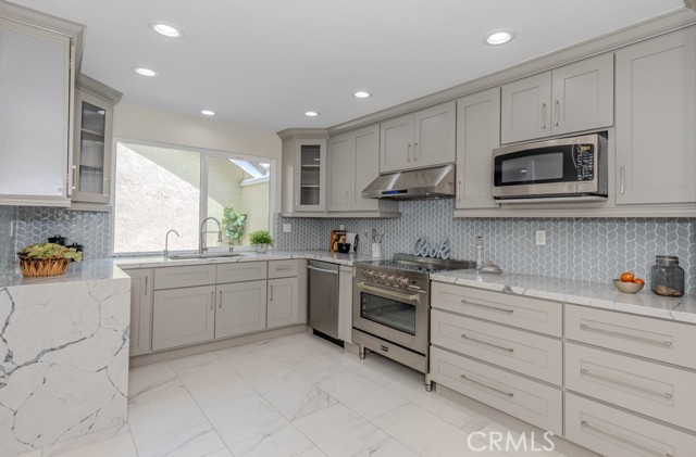 Detail Gallery Image 14 of 50 For 4738 E Fairfield St, Anaheim Hills,  CA 92807 - 3 Beds | 3 Baths