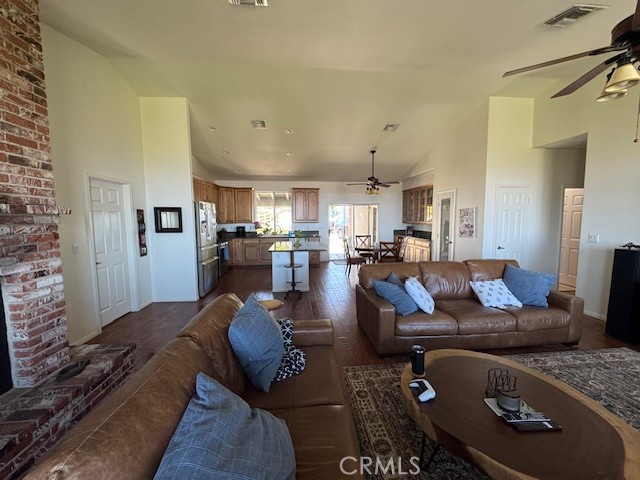 21650 Skyhill Place, Perris CA: https://media.crmls.org/medias/30157c93-771d-45b6-b864-6cdfb96e6ac7.jpg