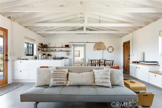 48575 Paradise Avenue, Morongo Valley CA: https://media.crmls.org/medias/301614c0-a483-49ca-9665-b8a9e9361dfd.jpg