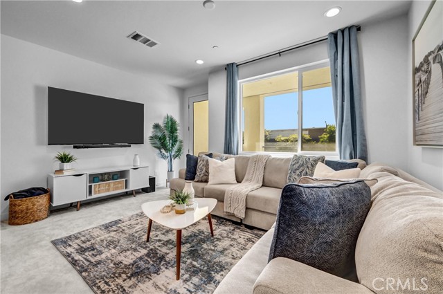 5092 Long Beach photo 3