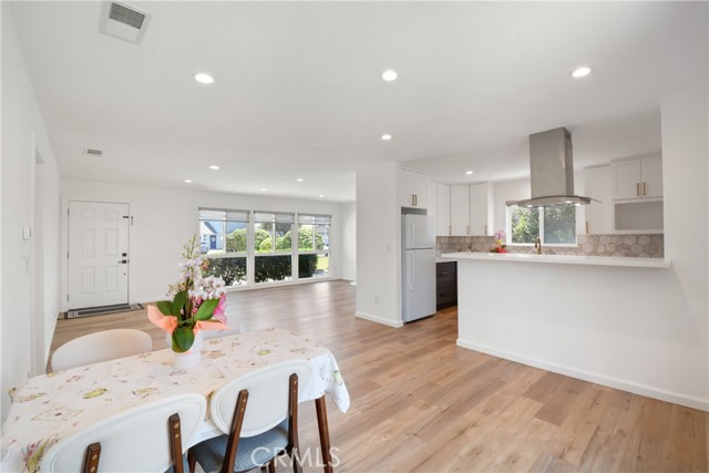 6091 Larchwood Drive, Huntington Beach CA: https://media.crmls.org/medias/3017a545-180f-4d7d-b3e7-60e6e30d8ec5.jpg