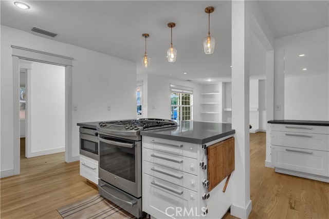 Detail Gallery Image 6 of 33 For 6835 E Parapet, Long Beach,  CA 90808 - 4 Beds | 4 Baths