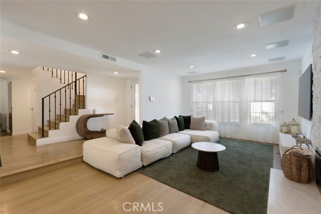 22828 Hartland Street photo 4
