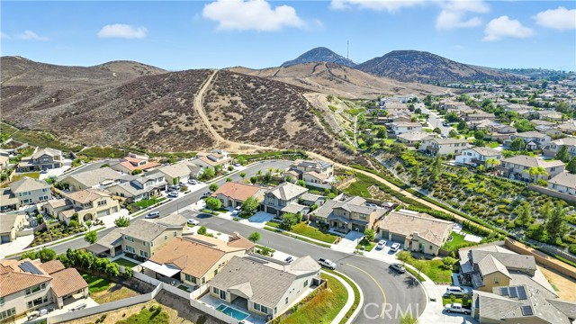 31041 Bridle Way, Menifee CA: https://media.crmls.org/medias/3018610b-b675-4ddc-9468-4e6f5336205b.jpg