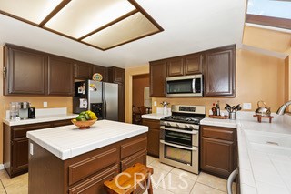 Detail Gallery Image 10 of 32 For 29072 Water St, Highland,  CA 92346 - 4 Beds | 2/1 Baths