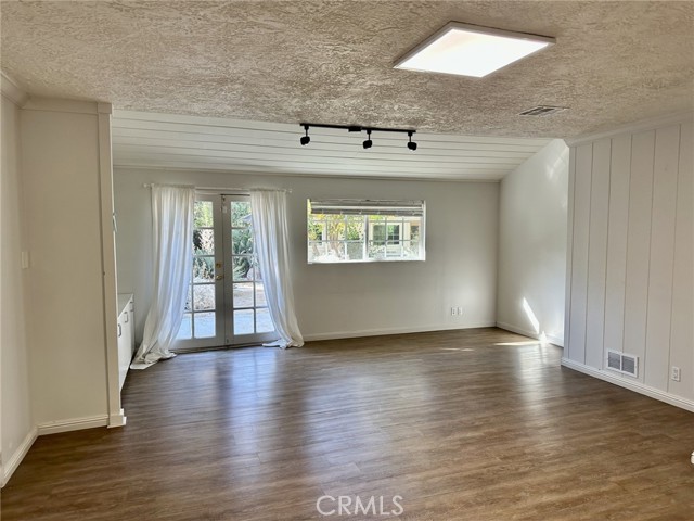 Detail Gallery Image 24 of 41 For 4515 Sherman Oaks Ave, Sherman Oaks,  CA 91403 - 3 Beds | 2/1 Baths