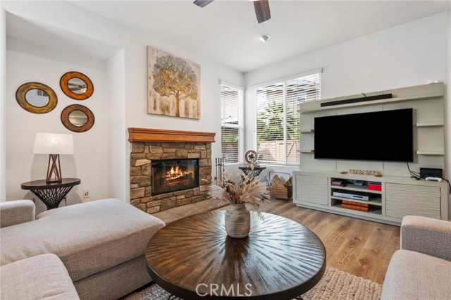 Detail Gallery Image 3 of 38 For 27563 Weeping Willow Dr, Valencia,  CA 91354 - 4 Beds | 2/1 Baths