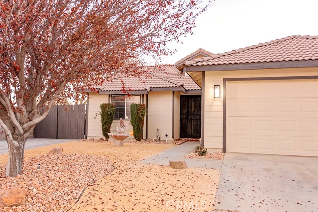 Detail Gallery Image 2 of 41 For 44156 Begonia St, Lancaster,  CA 93535 - 3 Beds | 2 Baths