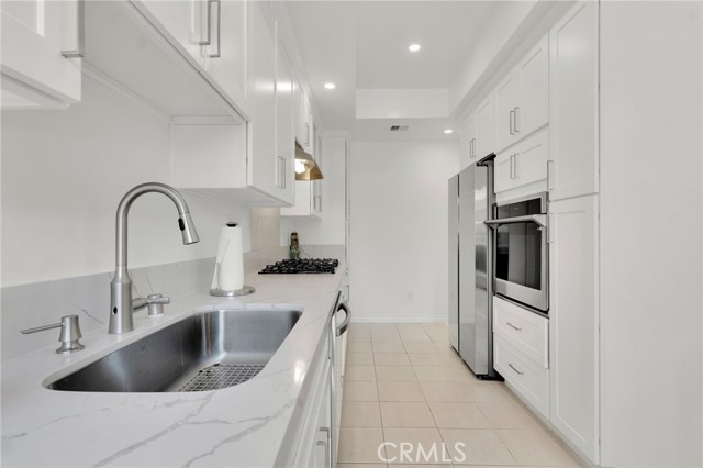 Detail Gallery Image 17 of 33 For 5835 Etiwanda Ave, Tarzana,  CA 91356 - 2 Beds | 2/1 Baths