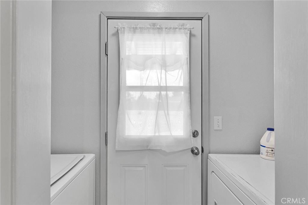 https://media.crmls.org/medias/301c49a6-c0b3-45f4-a1cf-b3bfd7a5e7b0.jpg?preset=X-Large