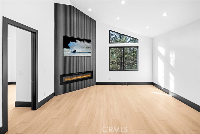 129 Winding Lane, Big Bear City CA: https://media.crmls.org/medias/301c7c57-b182-4d4d-9b46-5eb899964f7a.jpg