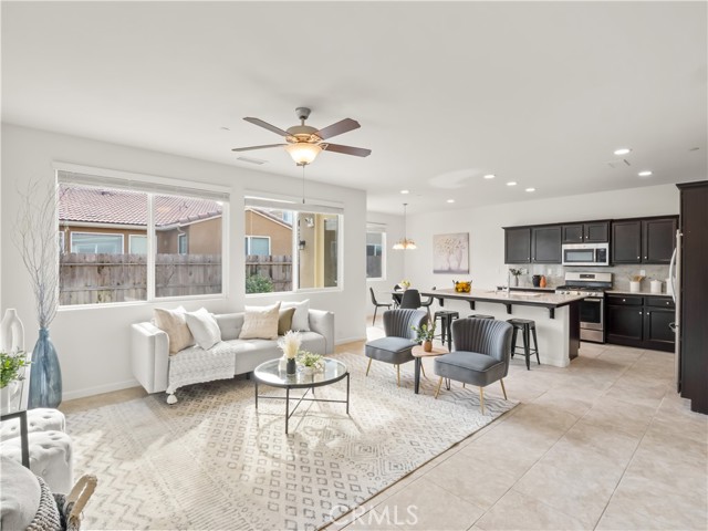 Detail Gallery Image 3 of 40 For 2318 Lombard, Clovis,  CA 93619 - 3 Beds | 2/1 Baths