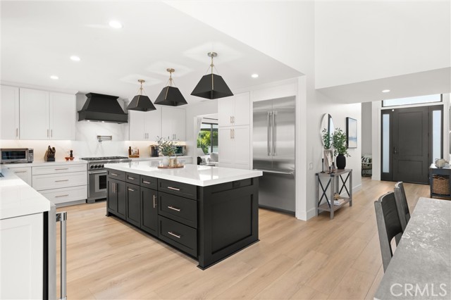 19582 Summer Breeze Lane, Huntington Beach CA: https://media.crmls.org/medias/301d6e54-f682-441d-b111-18bd06f773f9.jpg