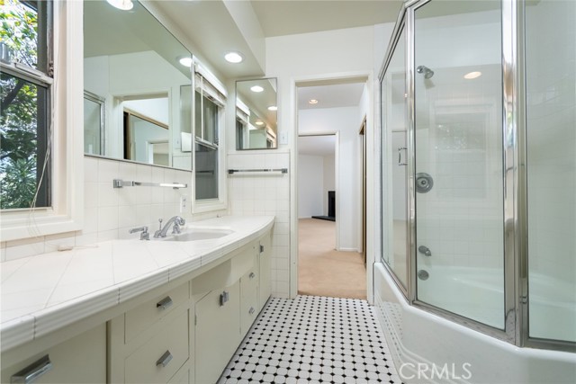 Detail Gallery Image 10 of 15 For 3975 Madison Rd, La Canada Flintridge,  CA 91011 - 4 Beds | 2/2 Baths