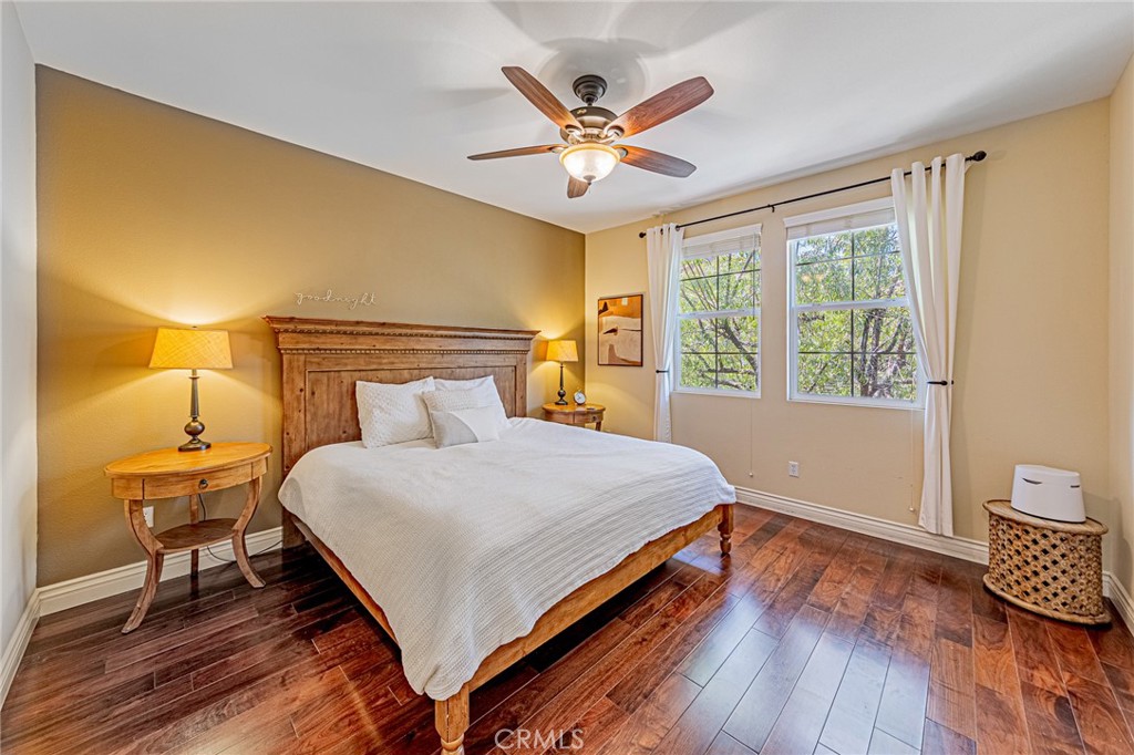 https://media.crmls.org/medias/301f33fc-e72c-4386-8e8e-c2fe60ea0732.jpg?preset=X-Large