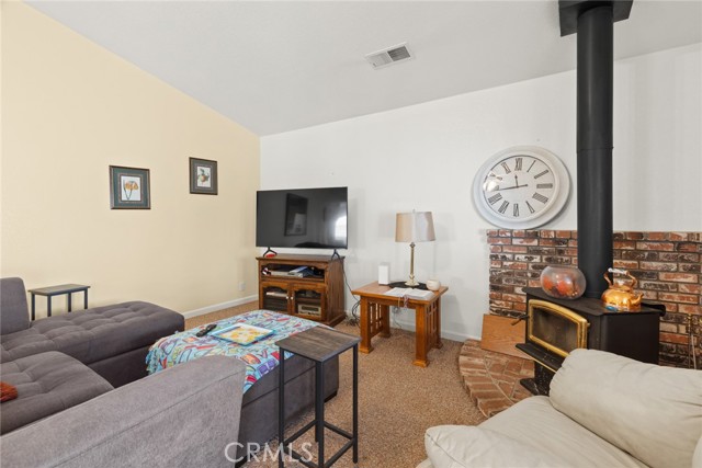 Detail Gallery Image 9 of 38 For 1917 Feather, Oroville,  CA 95965 - 3 Beds | 2 Baths