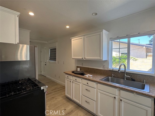 Detail Gallery Image 4 of 9 For 619 S Olive, Anaheim,  CA 92805 - 2 Beds | 1 Baths