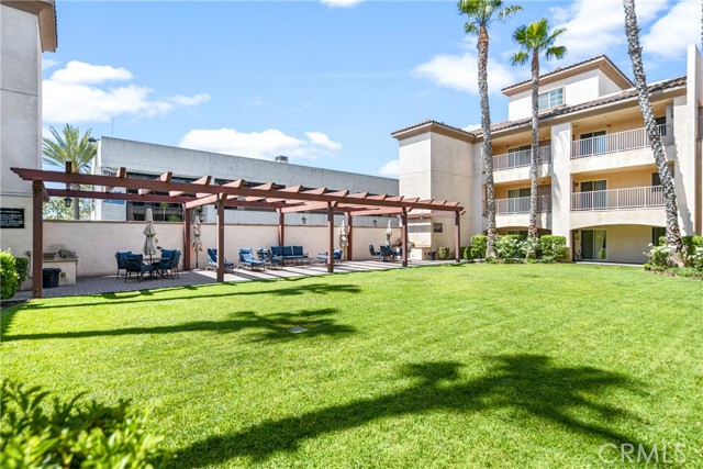 17230 Newhope Street, Fountain Valley CA: https://media.crmls.org/medias/3020bdd2-fa5f-4bce-b2b2-7d529e2f6ed3.jpg