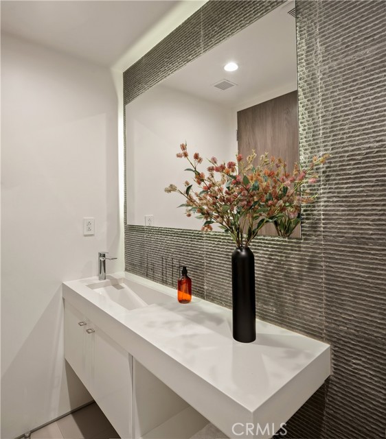 Detail Gallery Image 18 of 43 For 4242 Vantage Ave, Studio City,  CA 91604 - 5 Beds | 4/1 Baths