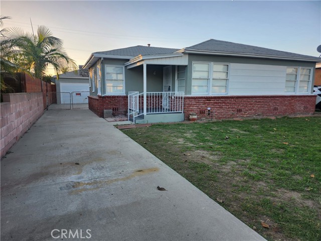 10307 Alexander, South Gate CA: https://media.crmls.org/medias/3022836e-c083-468b-8619-9ef8c09a64bc.jpg