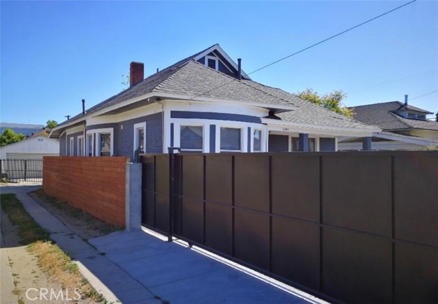 1356 W 30th Street, Los Angeles CA: https://media.crmls.org/medias/30235314-3dd0-47a7-9e7c-54c31809a5b7.jpg