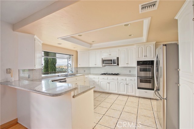 Detail Gallery Image 9 of 41 For 4389 San Blas Ave, Woodland Hills,  CA 91364 - 4 Beds | 2/1 Baths