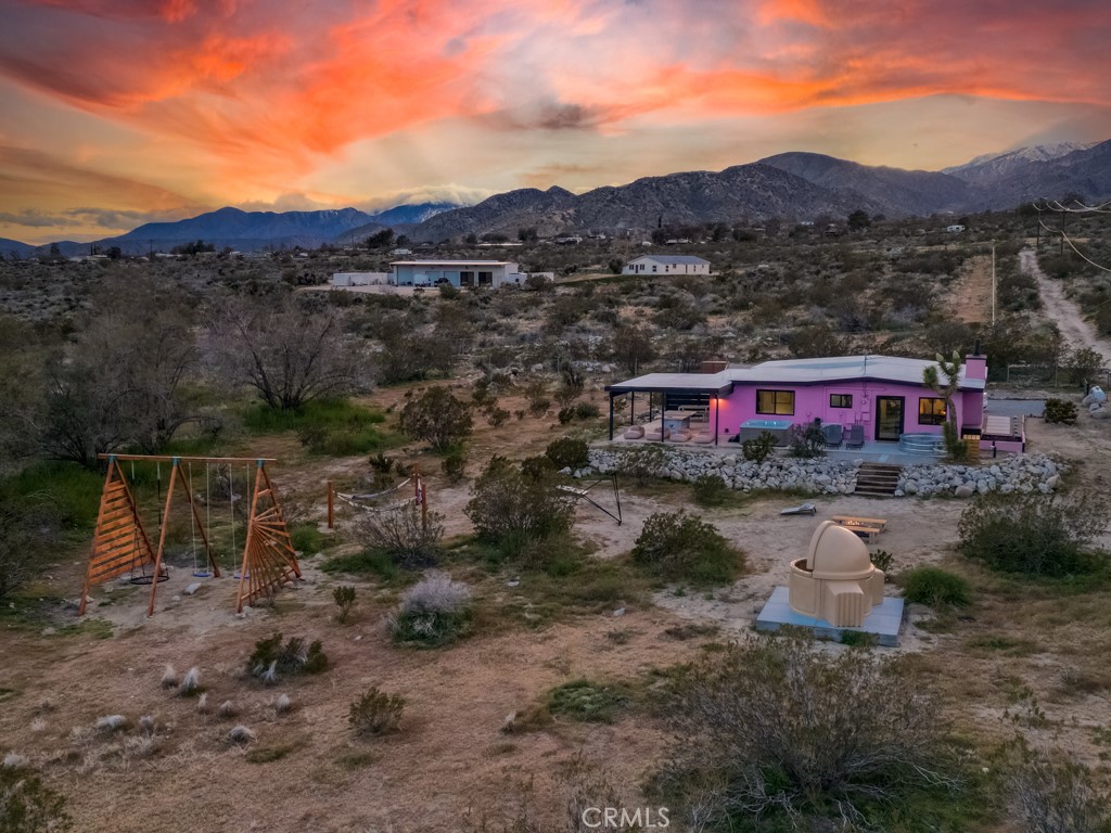 https://media.crmls.org/medias/302415b1-ceee-403d-b6f9-a5b392883ede.jpg?preset=X-Large