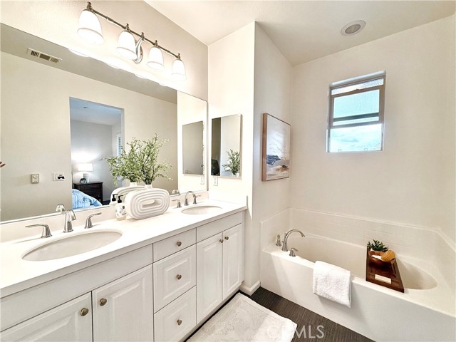 Detail Gallery Image 14 of 42 For 5547 Strand #103,  Hawthorne,  CA 90250 - 2 Beds | 3 Baths