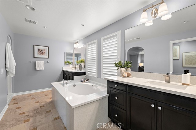 7988 Aldea Circle, Huntington Beach CA: https://media.crmls.org/medias/3024bd5f-4540-4f06-b07d-bee580a887c5.jpg