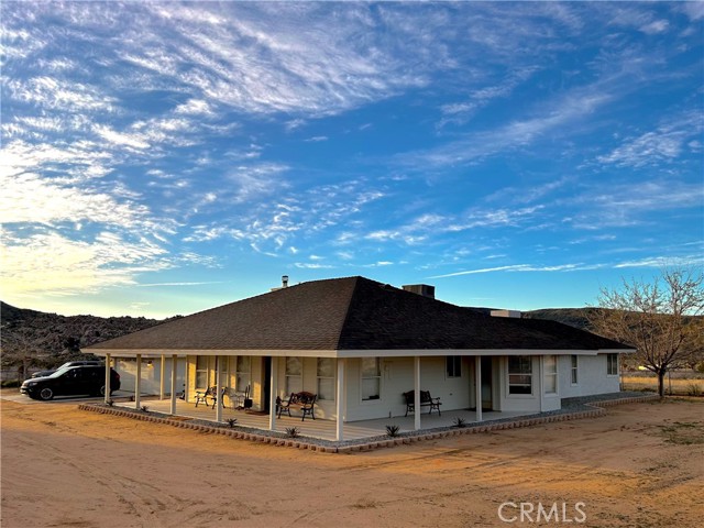 Detail Gallery Image 1 of 21 For 53087 Pipes Canyon Rd, Pioneertown,  CA 92268 - 5 Beds | 3 Baths