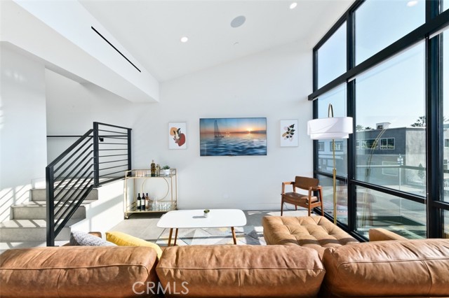 Detail Gallery Image 2 of 11 For 500 E Balboa Bld, Newport Beach,  CA 92661 - 3 Beds | 2 Baths