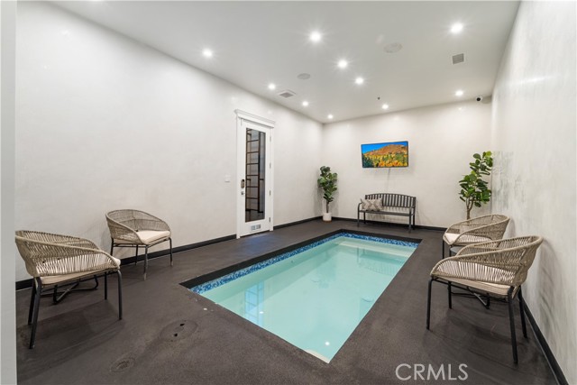 7 Bed Home for Sale in Encino, California