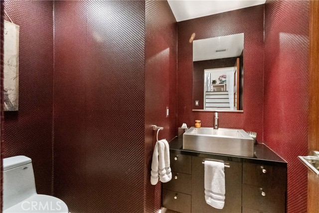 Detail Gallery Image 26 of 40 For 13231 Fiji Way #H,  Marina Del Rey,  CA 90292 - 3 Beds | 2/1 Baths