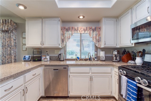 Detail Gallery Image 8 of 30 For 23903 Creekwood Dr, Moreno Valley,  CA 92557 - 4 Beds | 2/1 Baths