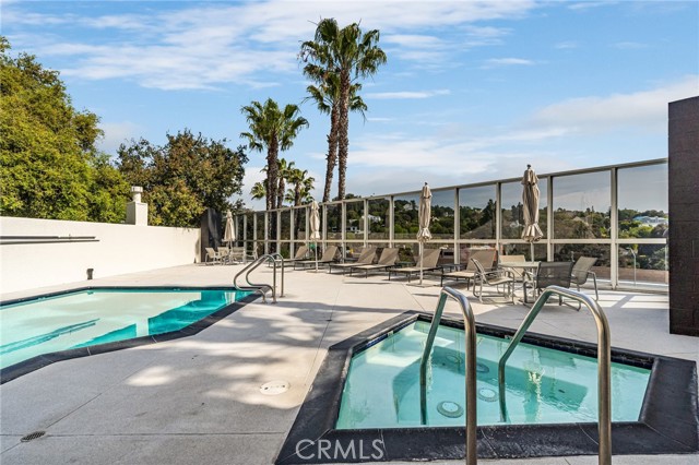 Detail Gallery Image 7 of 36 For 171 N Church Ln #407,  Los Angeles,  CA 90049 - 2 Beds | 2 Baths
