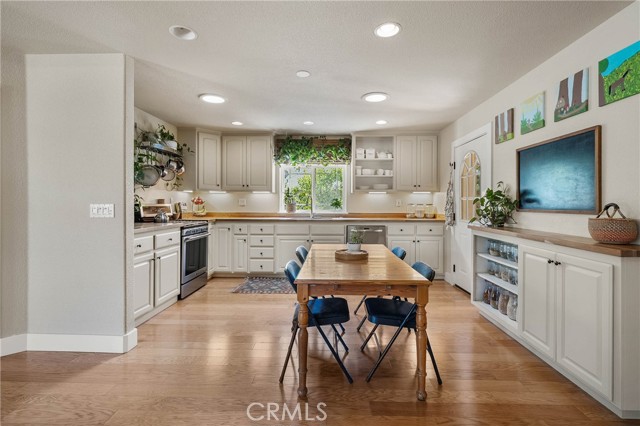 Detail Gallery Image 16 of 51 For 21425 Valley Oak Dr, Middletown,  CA 95461 - 3 Beds | 2/1 Baths