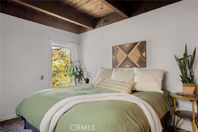 Detail Gallery Image 11 of 26 For 28000 West Shore Rd, Lake Arrowhead,  CA 92352 - 4 Beds | 3/1 Baths