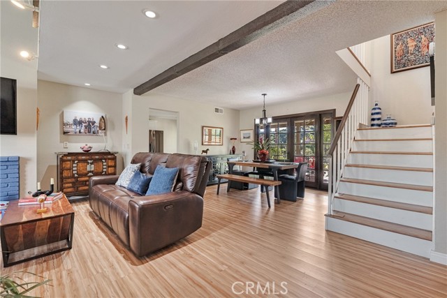 Detail Gallery Image 8 of 59 For 29857 Wistaria Valley, Canyon Country,  CA 91387 - 3 Beds | 3 Baths