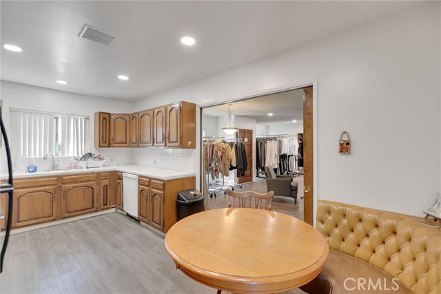 Detail Gallery Image 7 of 15 For 7840 Pioneer, Whittier,  CA 90606 - 4 Beds | 3 Baths