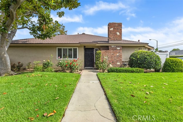 1921 Sherry Lane, Santa Ana CA: https://media.crmls.org/medias/30290323-c7c7-480c-910f-7c4e0d037110.jpg