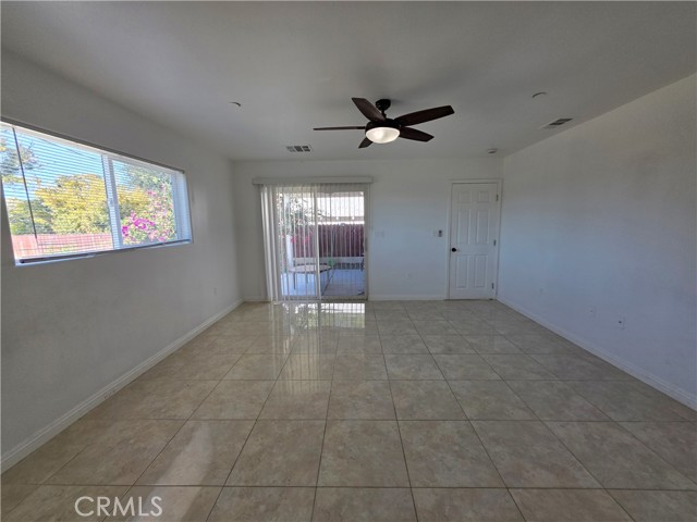 355 S Inez, Hemet CA: https://media.crmls.org/medias/3029d2ea-3f13-4731-8908-cf72c2dd7290.jpg