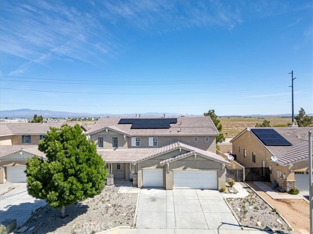 Detail Gallery Image 4 of 46 For 4813 Jade Ct, Lancaster,  CA 93536 - 5 Beds | 5 Baths