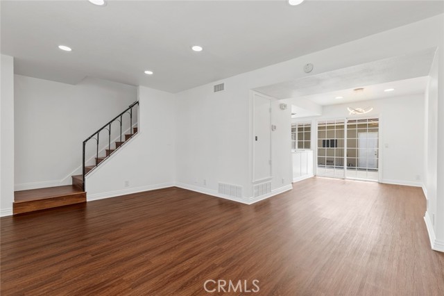 Detail Gallery Image 5 of 56 For 11879 Sungrove Cir, Garden Grove,  CA 92840 - 3 Beds | 2/1 Baths