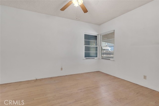 6252 Camellia Avenue, North Hollywood CA: https://media.crmls.org/medias/302acf1b-6162-45bd-b18d-dc6e7177d717.jpg
